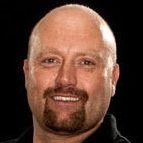 Et nærbilde av en smilende skallet mann med skjegg, ved navn Rene Hansen.